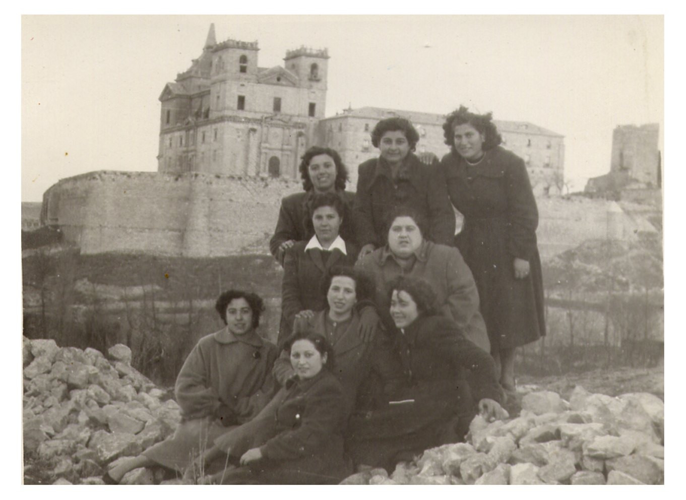 Mujeres Y El Monasterio De Uclésfondo Los Legados De La Tierra Archivo De La Imagen De 9147